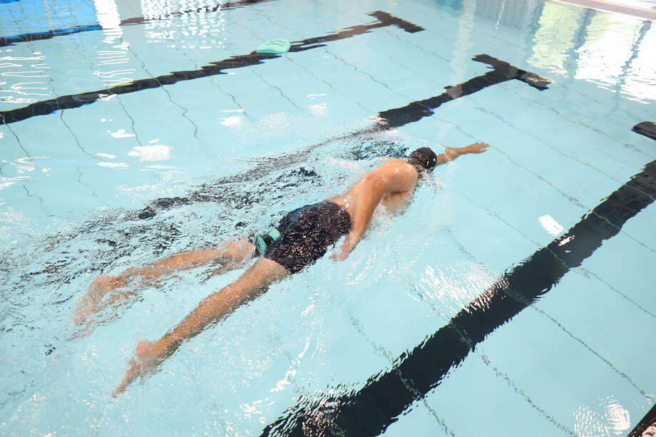 Zoggs Pull Buoy - Black/Turquoise