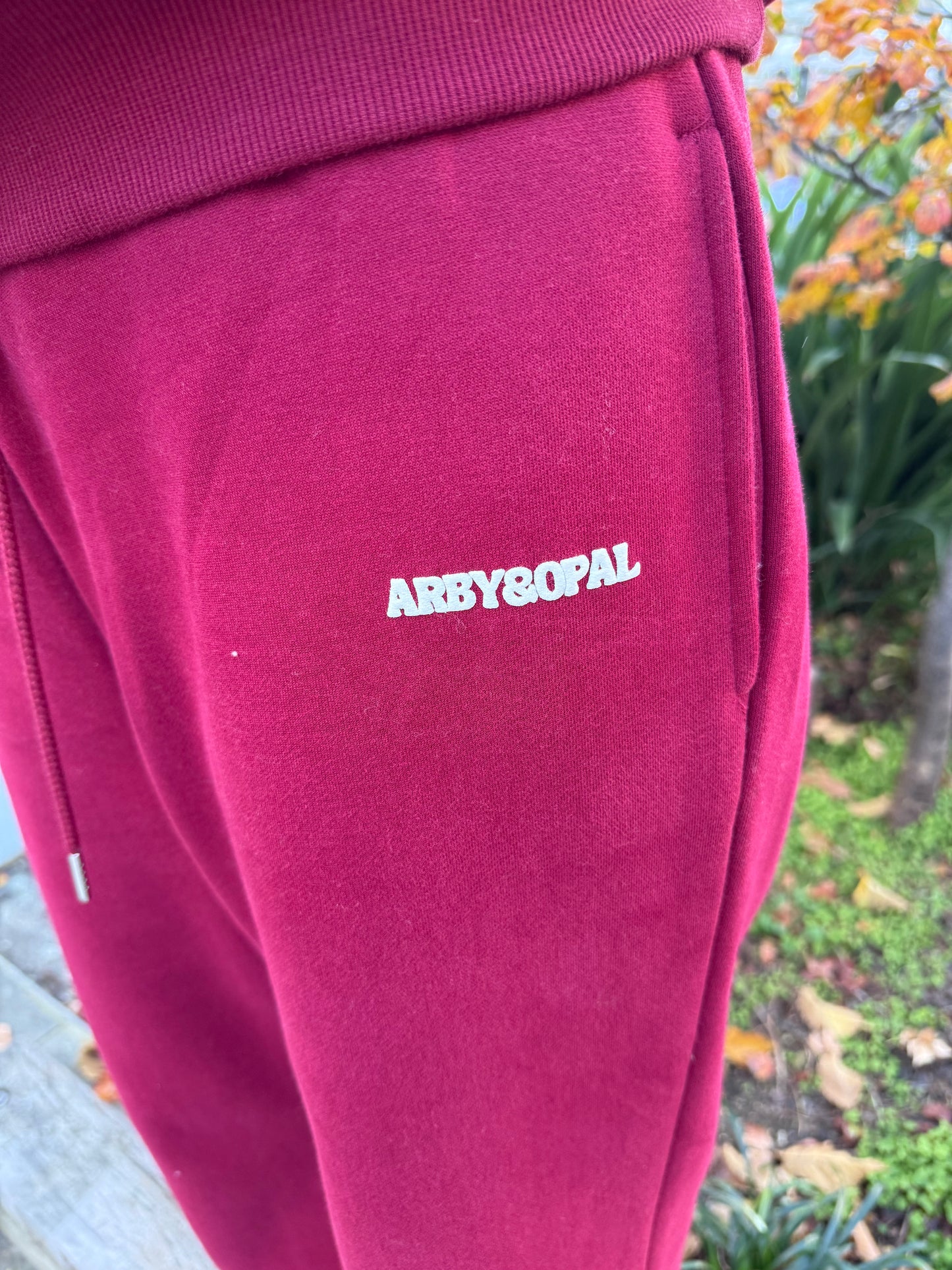 Arby & Opal Staple Puff Straight-Leg Jogger - Merlot/Cream