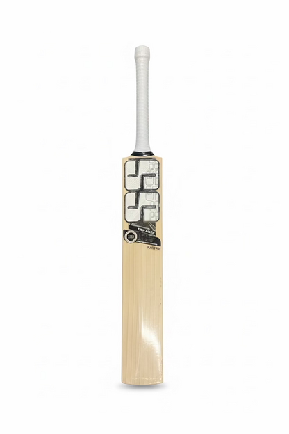 SS Finn Allen Player Pro cricket bat featuring Grade 1 English Willow and white grip