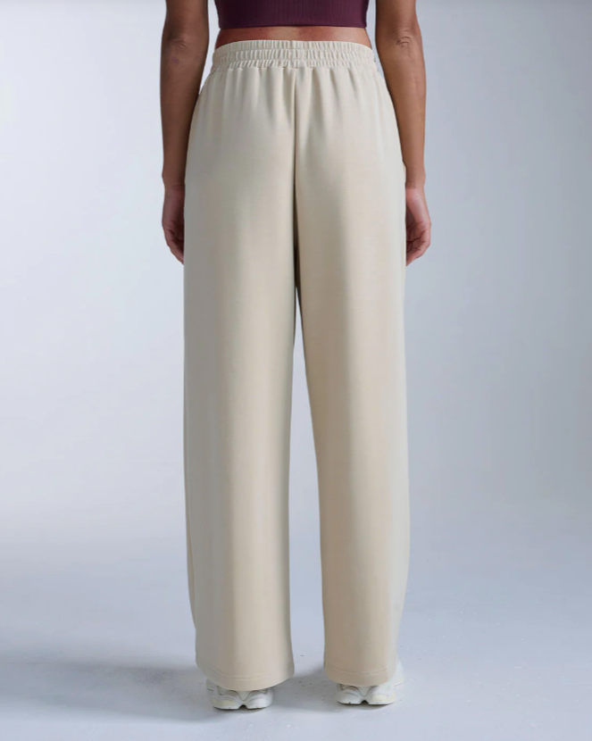 2XU Womens Wonderluxe SandWashed Wide Pants - Mojave Desert/White