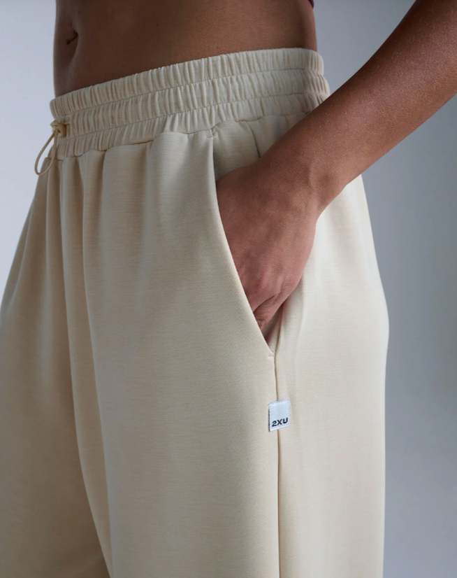 2XU Womens Wonderluxe SandWashed Wide Pants - Mojave Desert/White