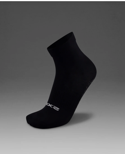2XU Unisex Performance Crew Grip Socks - Black/White