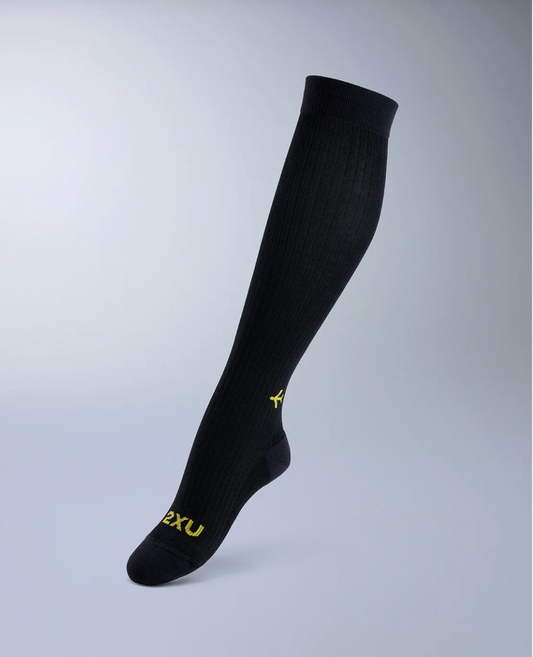 2XU Flight Bamboo Charcoal Compression Socks