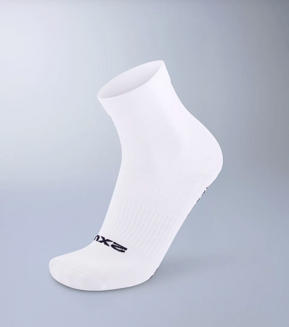 2XU Performance Crew Grip Socks 3 Pack - Black/White/Grey