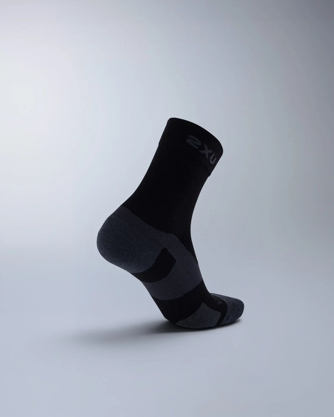 2XU Vectr Merino Light Cushion Crew Socks - Black/Titanium