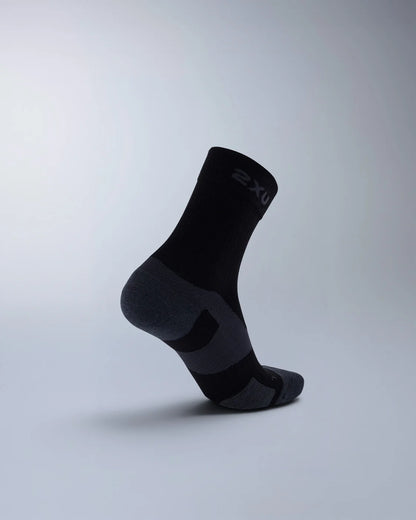 2XU Vectr Merino Light Cushion Crew Socks - Black/Titanium