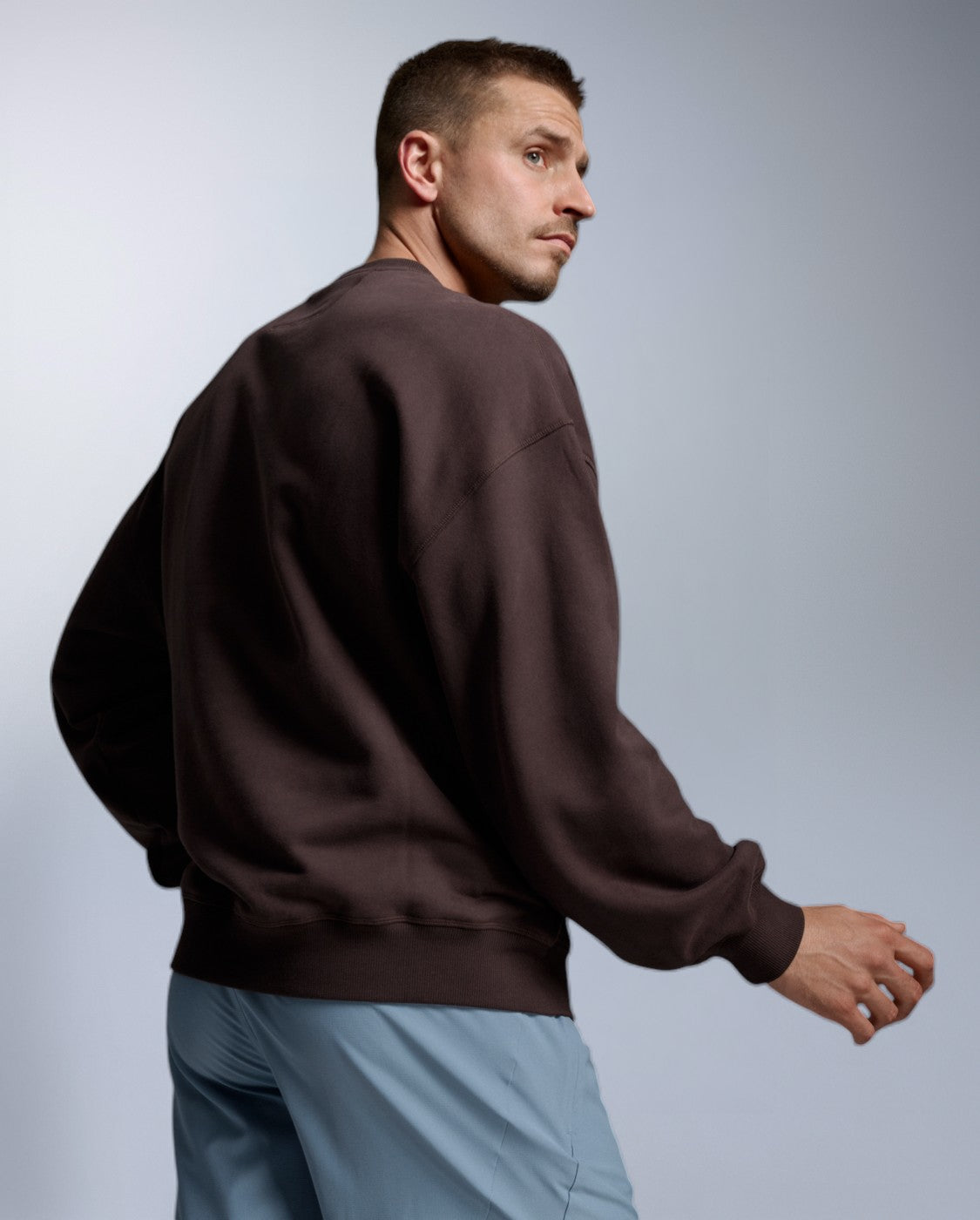 2XU Unisex EZ Oversized Organic Cotton Crew - Bark/Bark