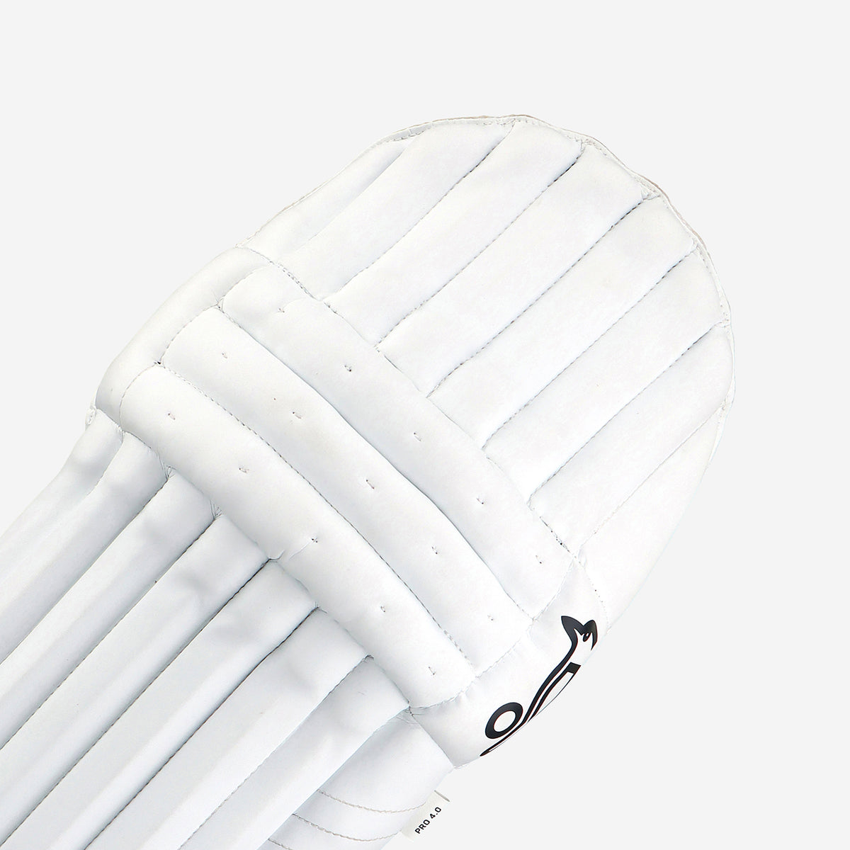Kookaburra Pro 4.0 Classic Batting Pads - Close-up of knee roll and cane styling detail