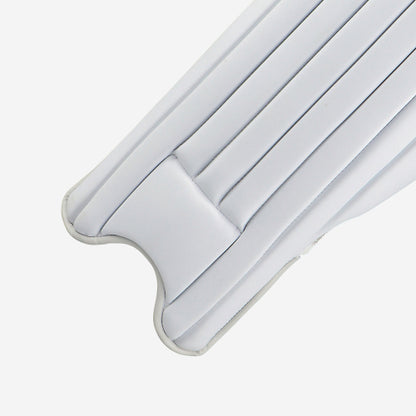 Kookaburra Pro 3.0 slim fit cricket batting pads with padded knee rolls and fastening straps. Close Up