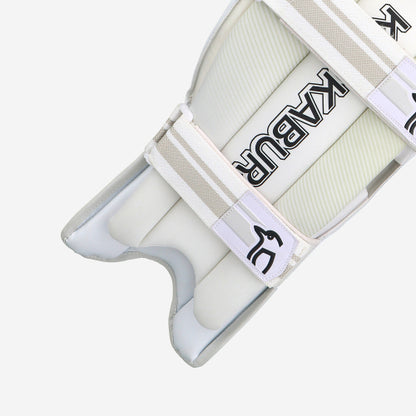 Kookaburra Pro 3.0 slim fit cricket batting pads with padded knee rolls and fastening straps. Close Up