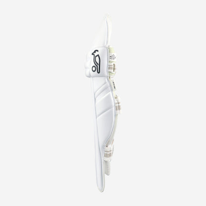 Kookaburra Pro 3.0 slim fit cricket batting pads with padded knee rolls and fastening straps. Side View