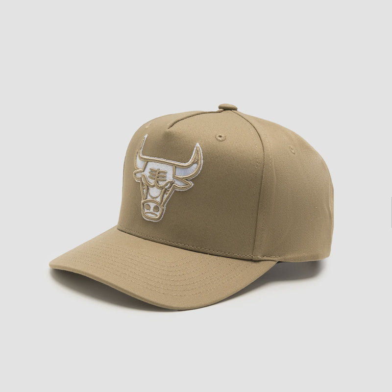 Mitchell & Ness Chicago Bulls Core Sport Cap - Khaki